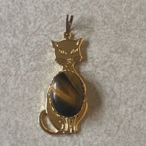 A gold plated tiger eye pendant with top clasp